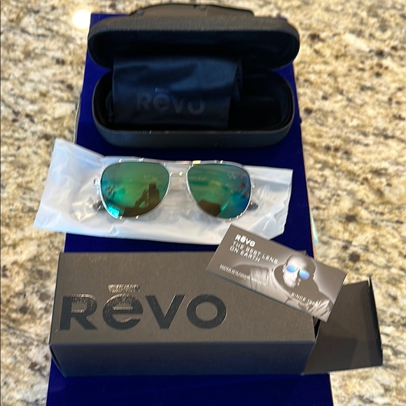 Revo Accessories - Revo Relay Petite Sunglasses Gold/Evergreen Lenses